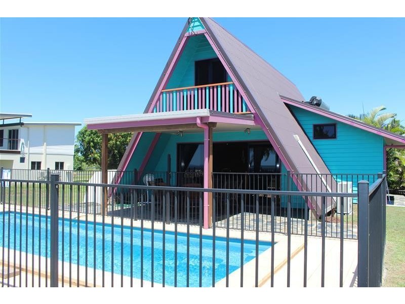 26 Taylor Street, Tully Heads QLD 4854