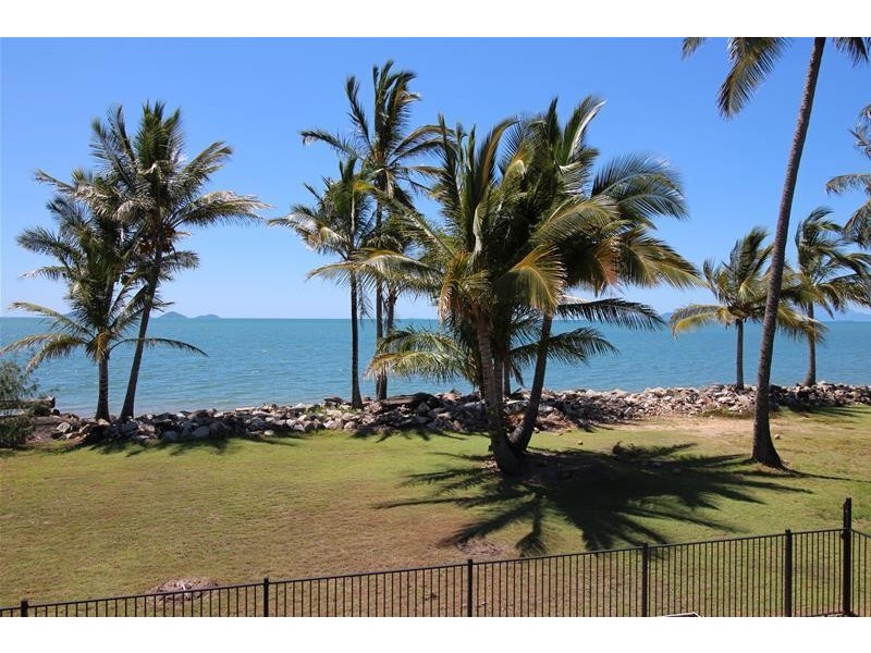 26 Taylor Street, Tully Heads QLD 4854