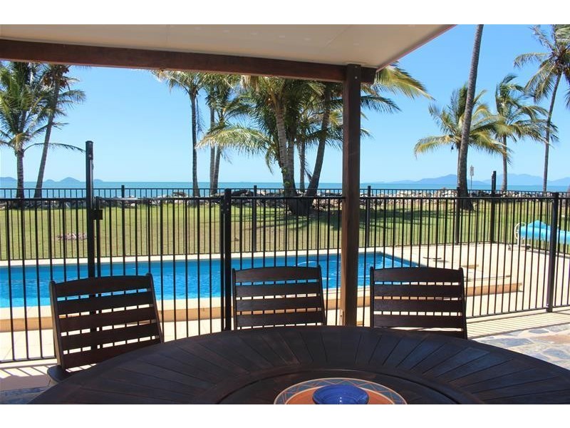 26 Taylor Street, Tully Heads QLD 4854