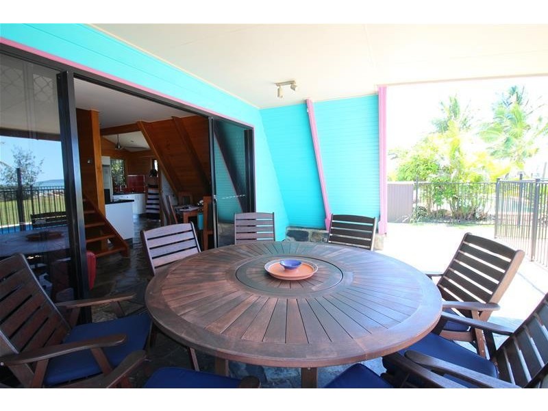 26 Taylor Street, Tully Heads QLD 4854