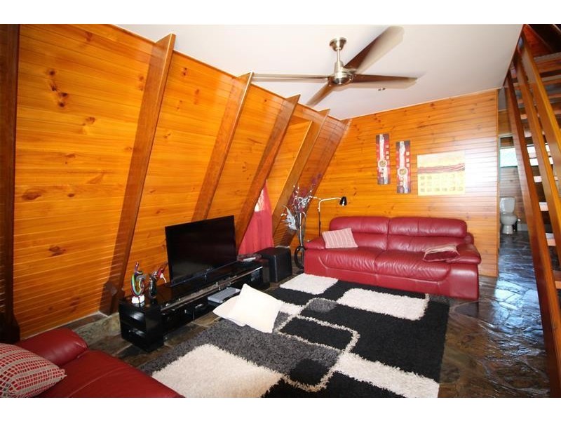 26 Taylor Street, Tully Heads QLD 4854