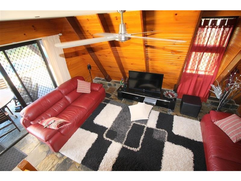 26 Taylor Street, Tully Heads QLD 4854