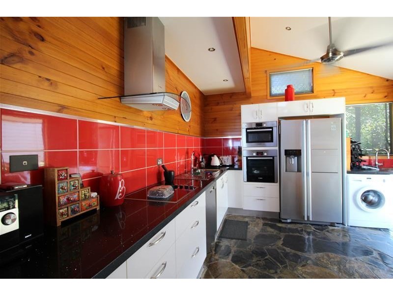26 Taylor Street, Tully Heads QLD 4854