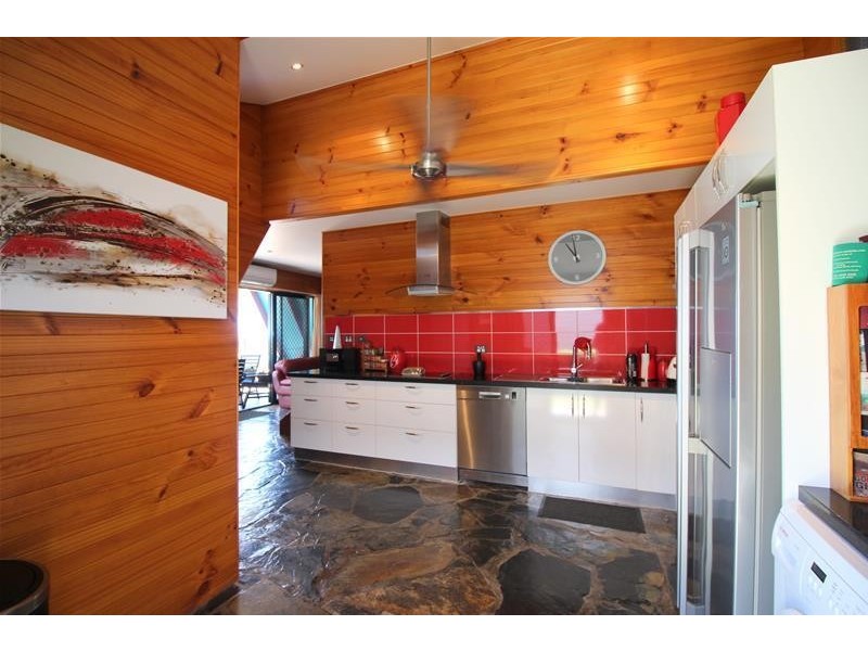 26 Taylor Street, Tully Heads QLD 4854