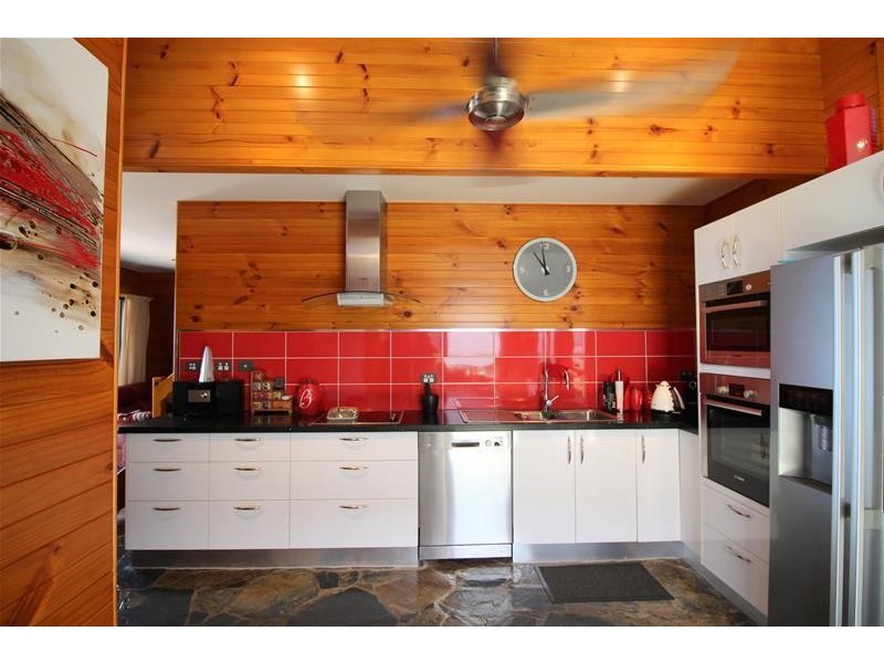 26 Taylor Street, Tully Heads QLD 4854