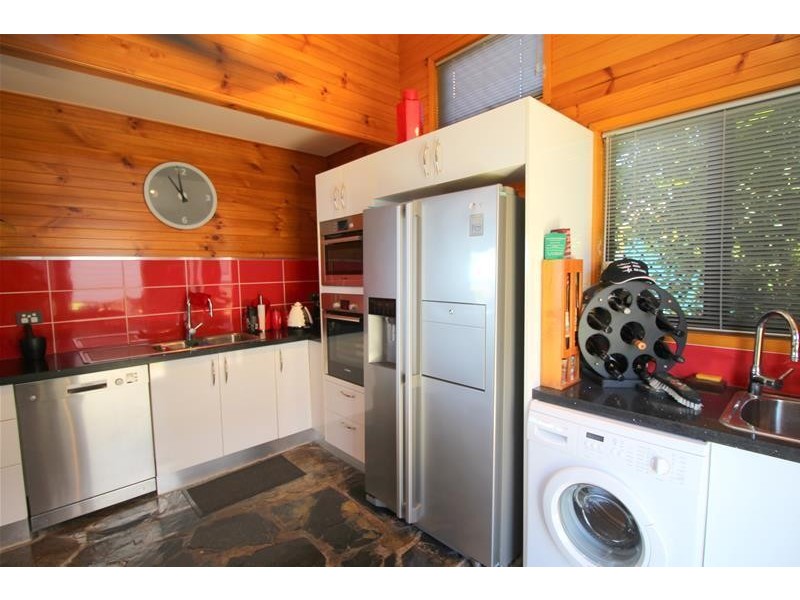 26 Taylor Street, Tully Heads QLD 4854
