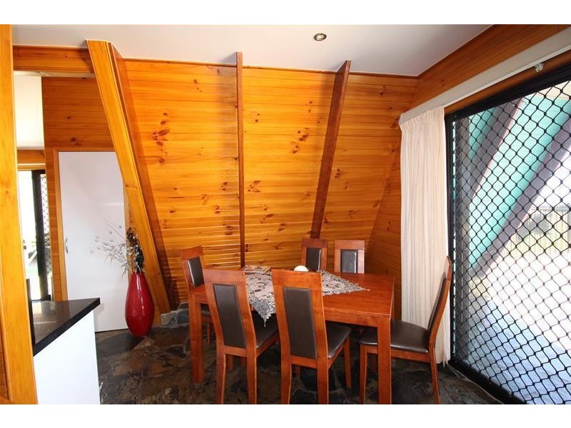26 Taylor Street, Tully Heads QLD 4854