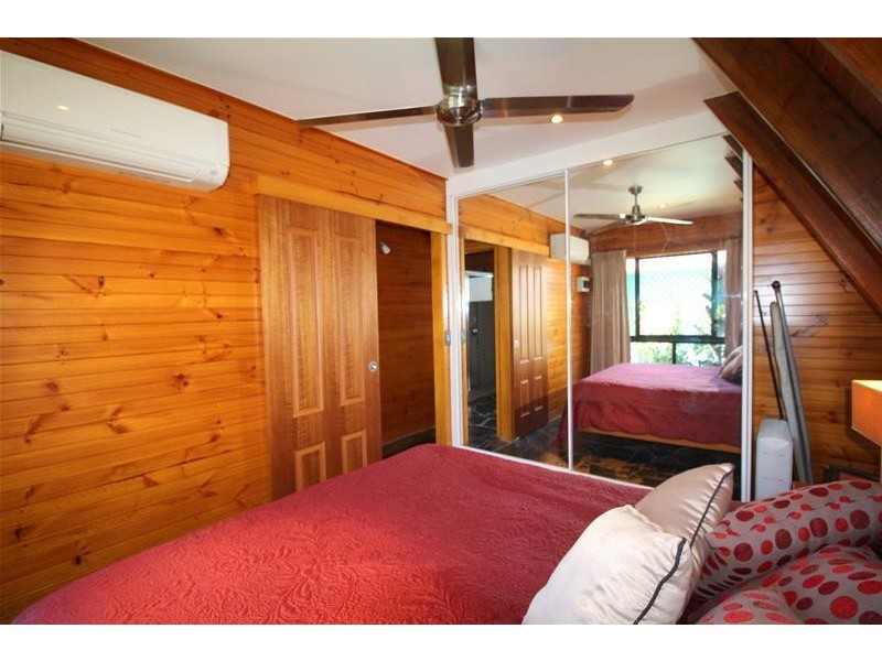 26 Taylor Street, Tully Heads QLD 4854