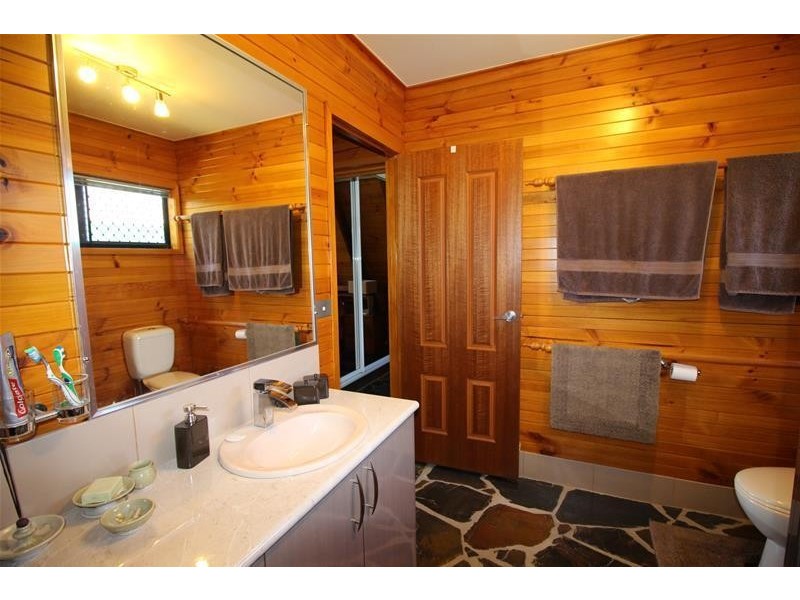 26 Taylor Street, Tully Heads QLD 4854