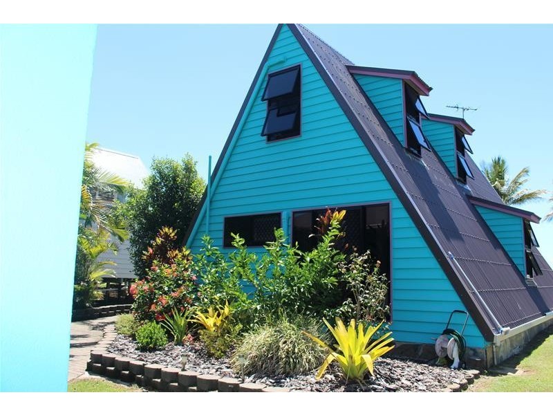 26 Taylor Street, Tully Heads QLD 4854