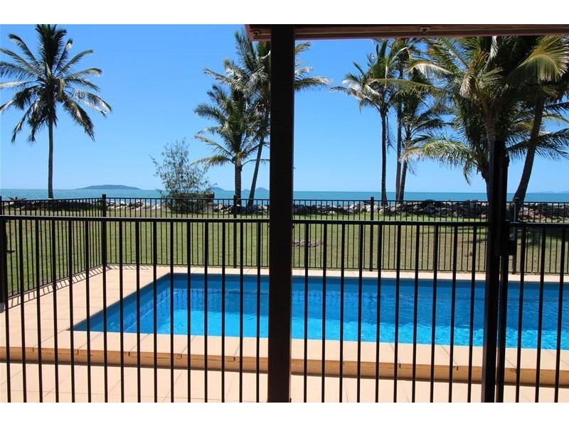 26 Taylor Street, Tully Heads QLD 4854