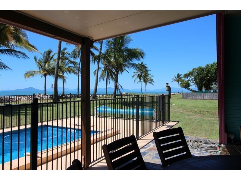 26 Taylor Street, Tully Heads QLD 4854