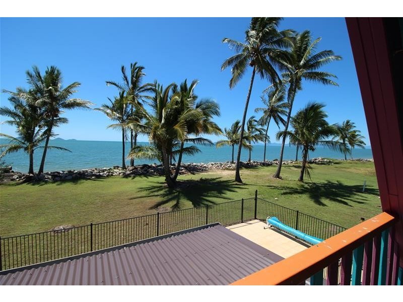 26 Taylor Street, Tully Heads QLD 4854