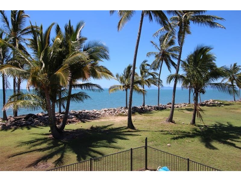 26 Taylor Street, Tully Heads QLD 4854