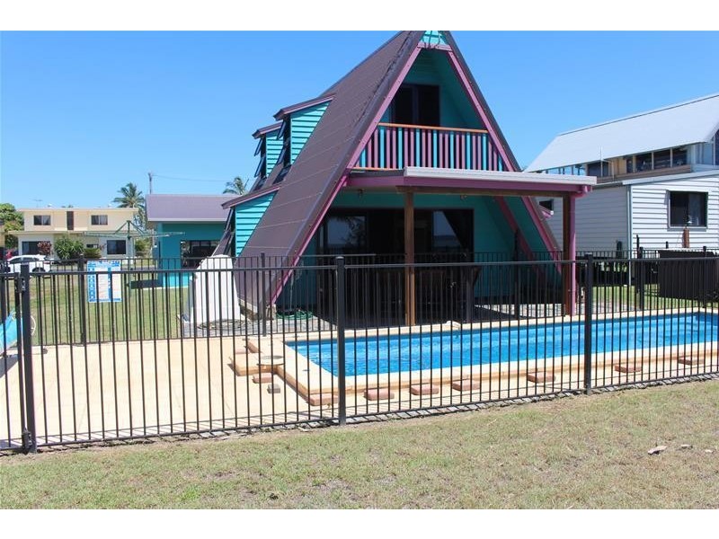 26 Taylor Street, Tully Heads QLD 4854