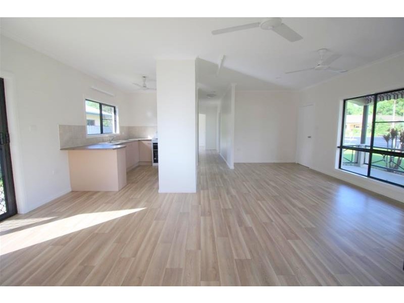 8 Casuarina Crescent, Mission Beach QLD 4852