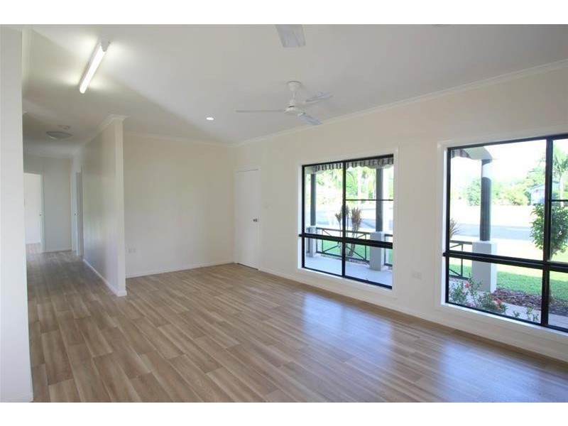 8 Casuarina Crescent, Mission Beach QLD 4852