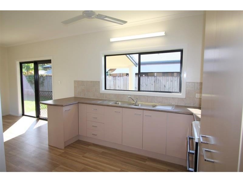 8 Casuarina Crescent, Mission Beach QLD 4852