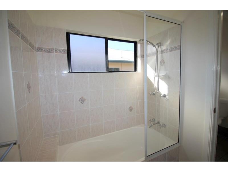 8 Casuarina Crescent, Mission Beach QLD 4852