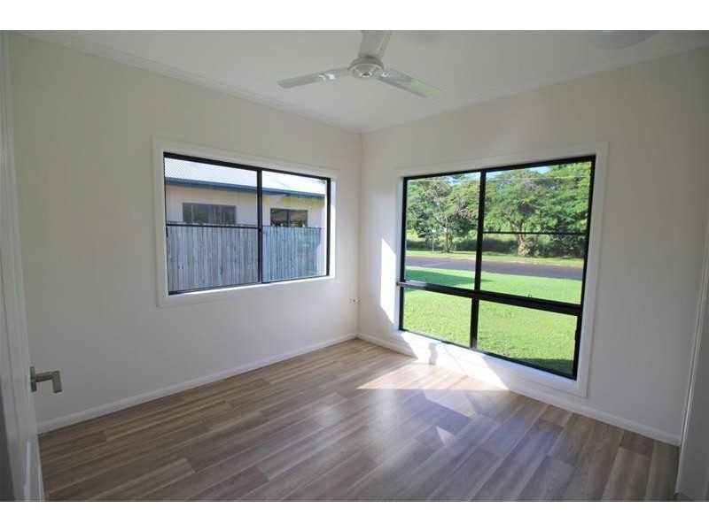 8 Casuarina Crescent, Mission Beach QLD 4852