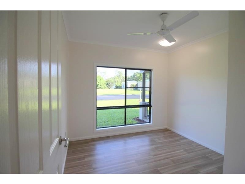 8 Casuarina Crescent, Mission Beach QLD 4852