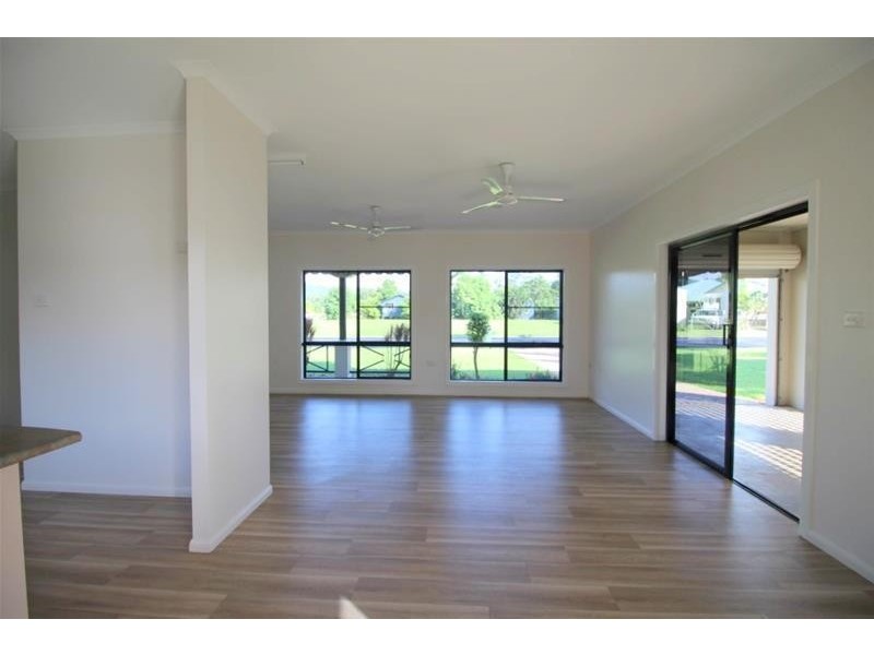 8 Casuarina Crescent, Mission Beach QLD 4852