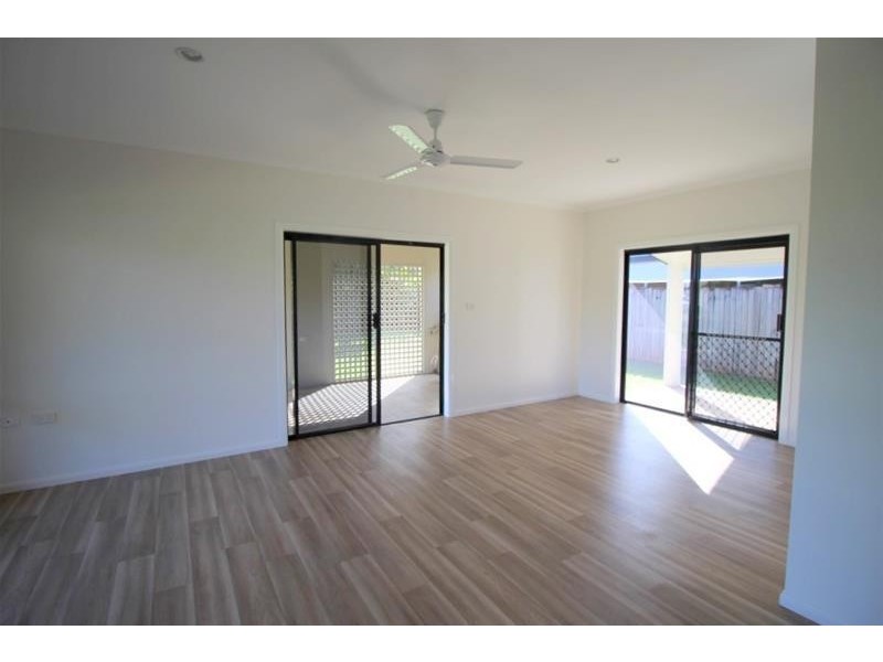 8 Casuarina Crescent, Mission Beach QLD 4852