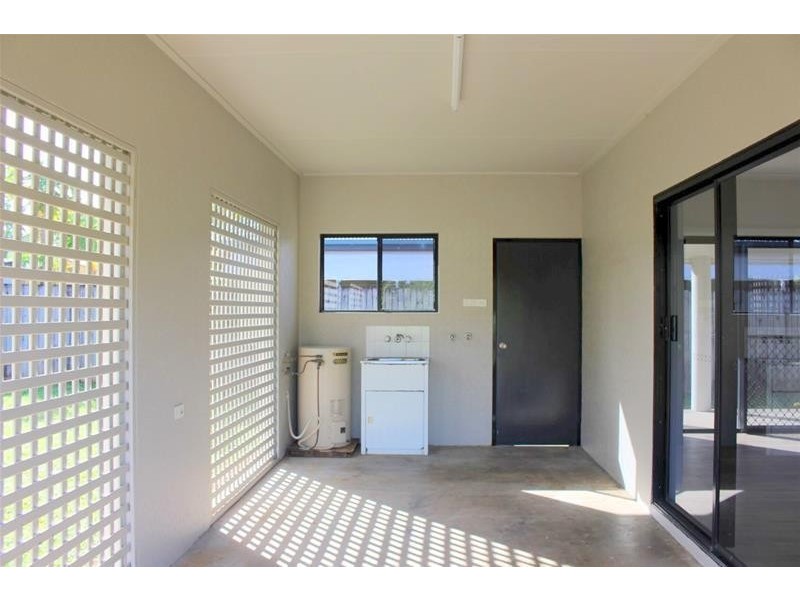 8 Casuarina Crescent, Mission Beach QLD 4852