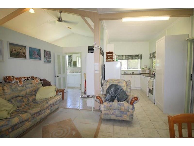 37 Paradise Palm Drive, Tully Heads QLD 4854