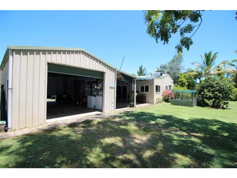 37 Paradise Palm Drive, Tully Heads QLD 4854