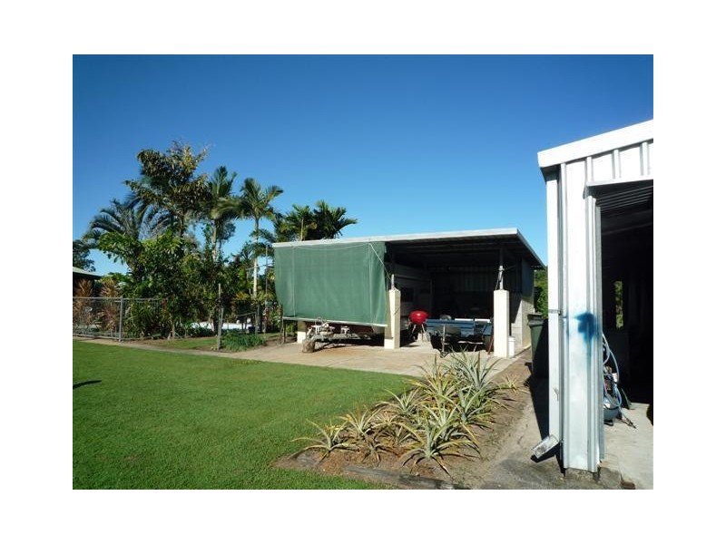 23 Vipiana Drive, Tully Heads QLD 4854