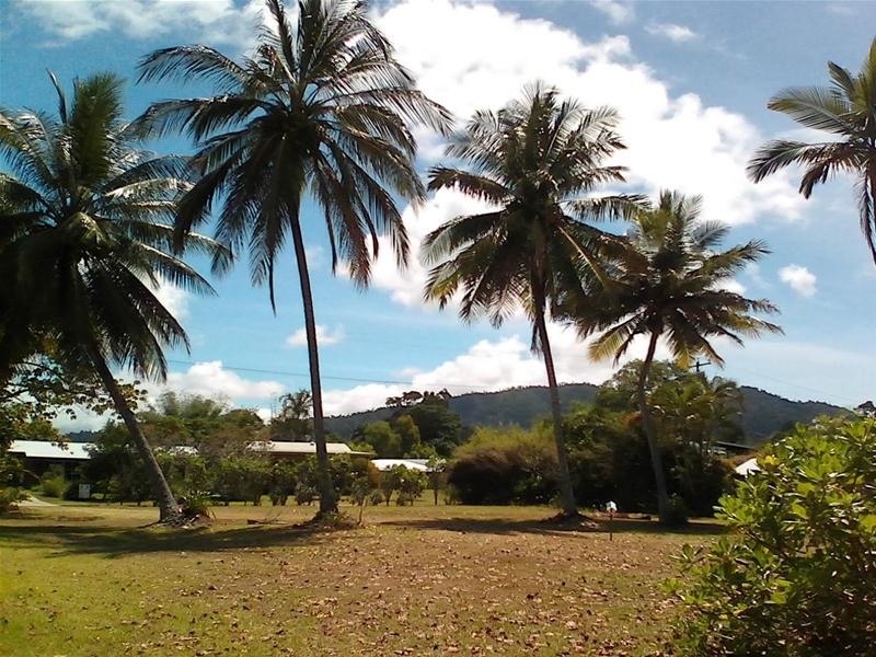 13 Pacific Parade, Mission Beach QLD 4852