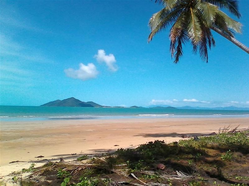 13 Pacific Parade, Mission Beach QLD 4852