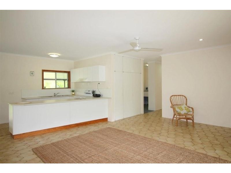 13 Pacific Parade, Mission Beach QLD 4852