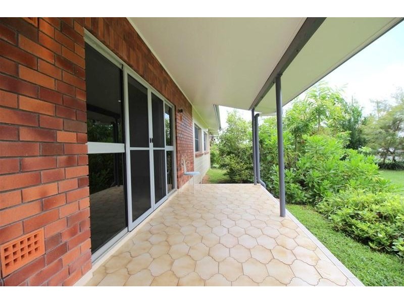 13 Pacific Parade, Mission Beach QLD 4852