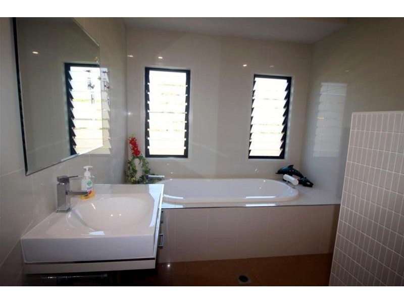 40 Conch Street, Mission Beach QLD 4852