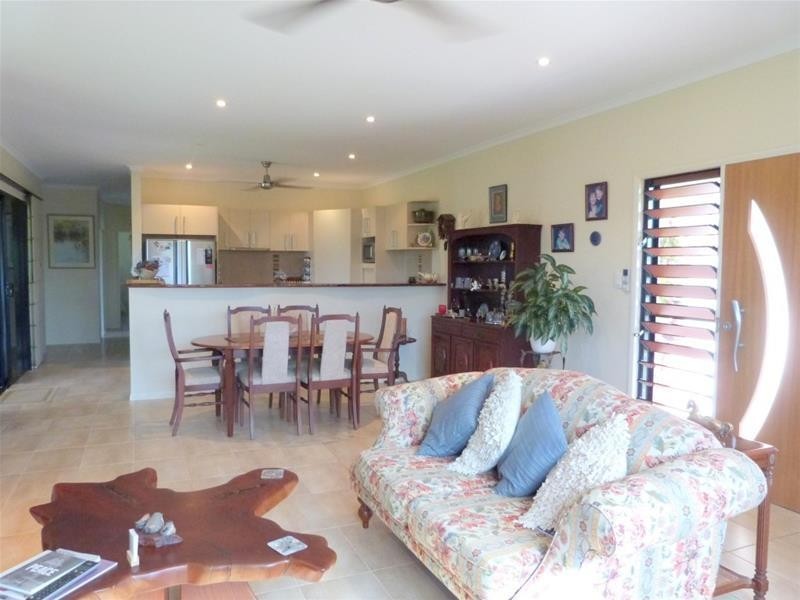 1 Riverside Terrace, South Mission Beach QLD 4852