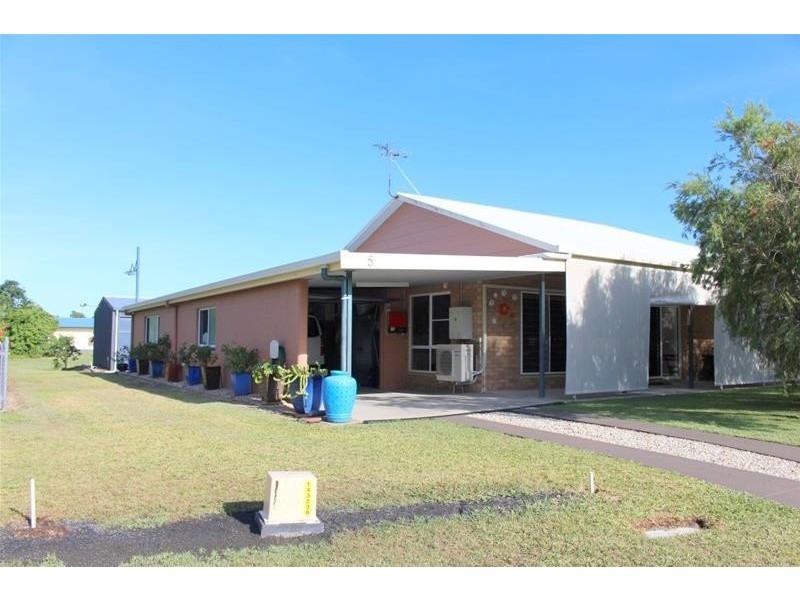 5 Bardon Close, Kurrimine Beach QLD 4871
