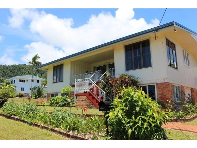 7 Cutten Street, Bingil Bay QLD 4852