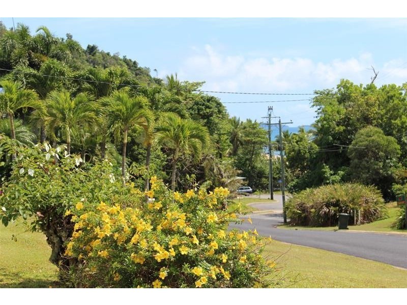 7 Cutten Street, Bingil Bay QLD 4852