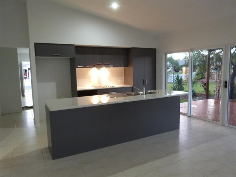 10 Mariner Drive, South Mission Beach QLD 4852