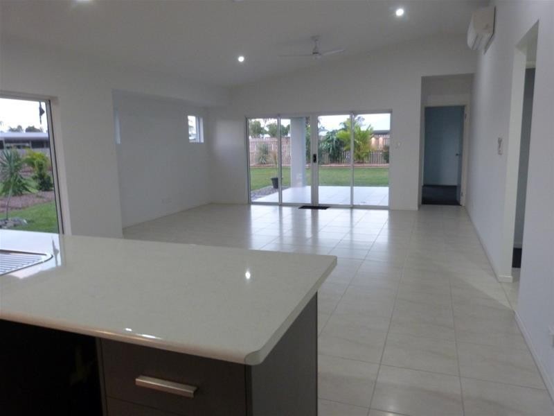 10 Mariner Drive, South Mission Beach QLD 4852