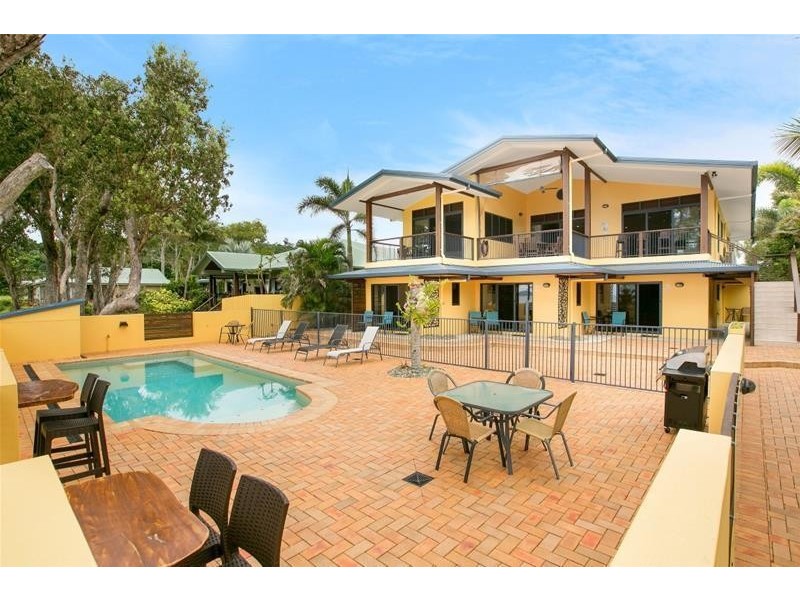 24 Kennedy Esplanade, South Mission Beach QLD 4852