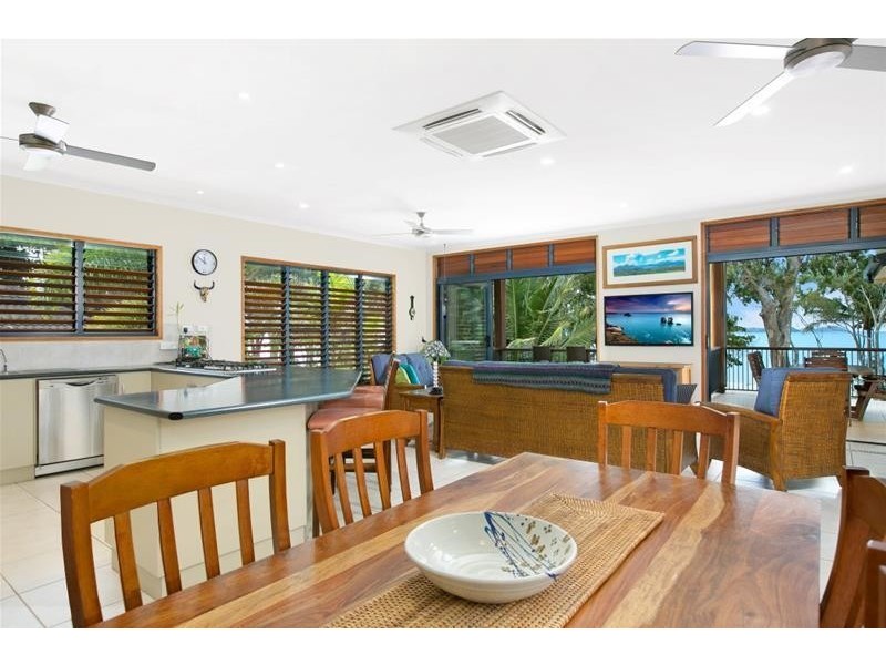 24 Kennedy Esplanade, South Mission Beach QLD 4852