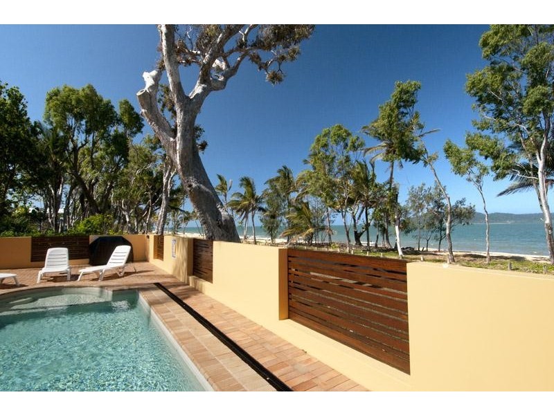 24 Kennedy Esplanade, South Mission Beach QLD 4852