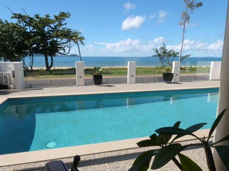 2/112 Kennedy Esplanade, South Mission Beach QLD 4852