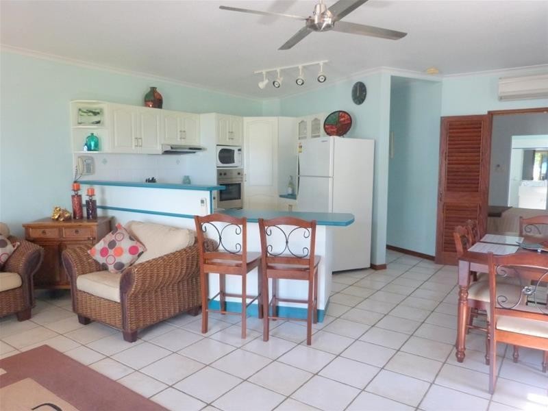 2/112 Kennedy Esplanade, South Mission Beach QLD 4852