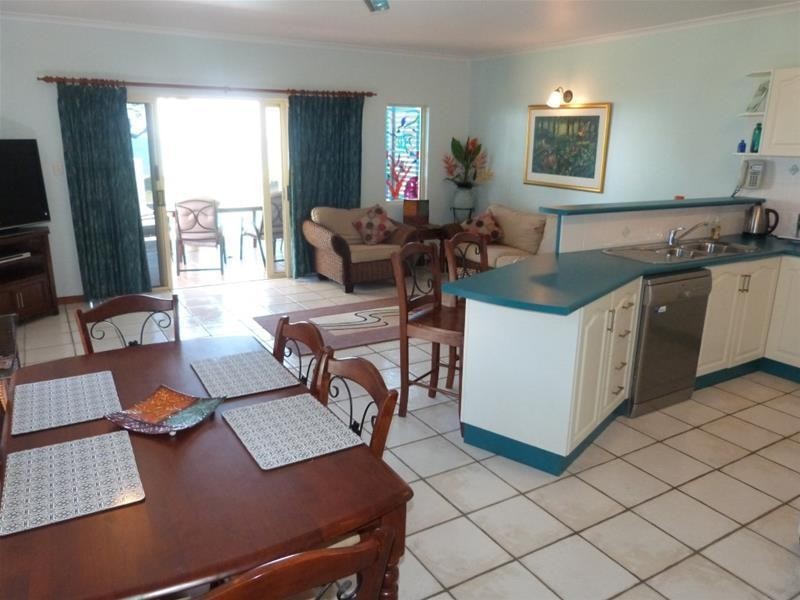 2/112 Kennedy Esplanade, South Mission Beach QLD 4852