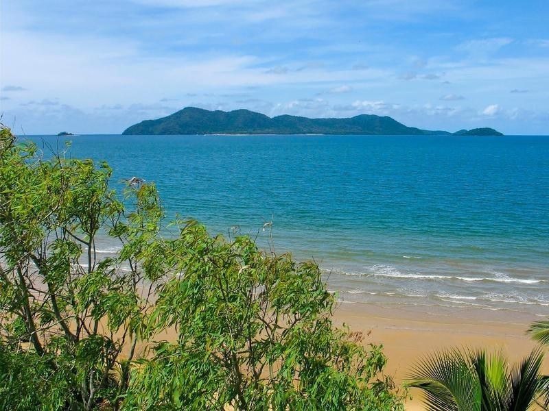 2/112 Kennedy Esplanade, South Mission Beach QLD 4852