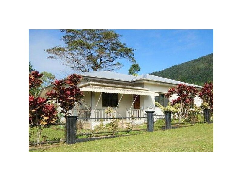 17 Henry Street, Tully QLD 4854